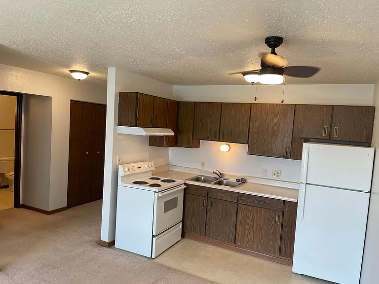 College Park Apartments — Photo 42