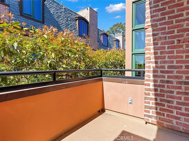 2323 S Beverly Glen Blvd #8 — Photo 17