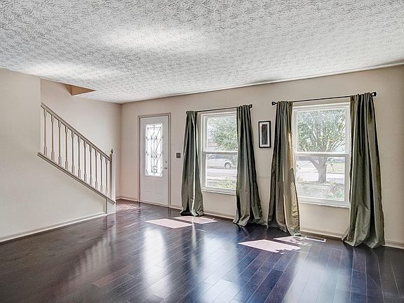 4th image of 151 Hardman Dr