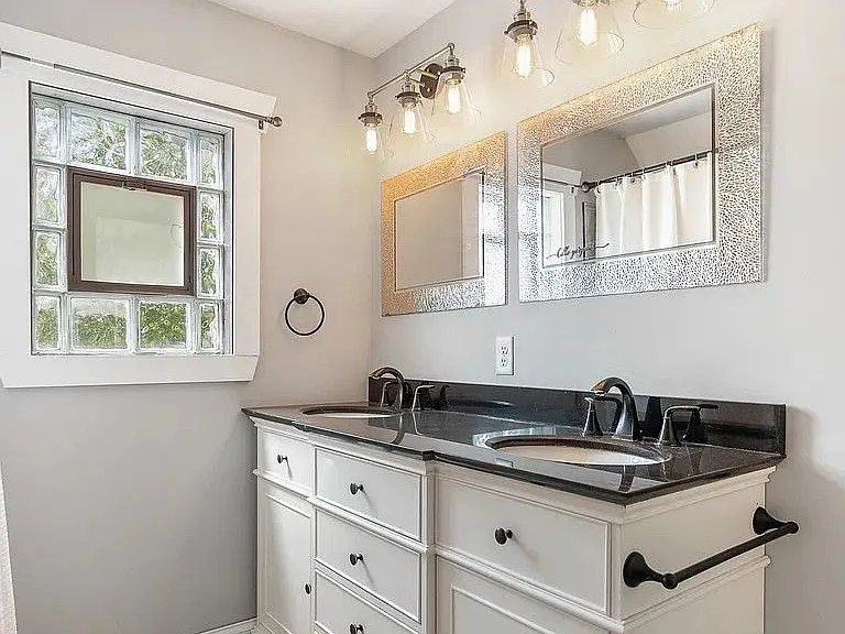408 Van Raalte Ave — Photo 13