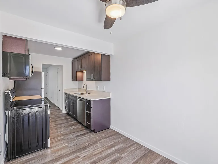Midland Apartments — Photo 22