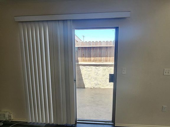 5th image of 16552 Hillview Cir APT B