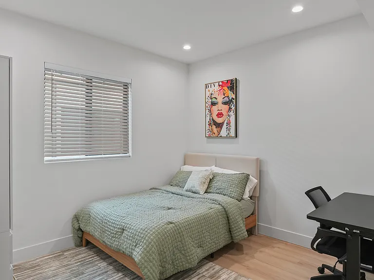 1363 W 35th Pl #1365-1/2 — Photo 7
