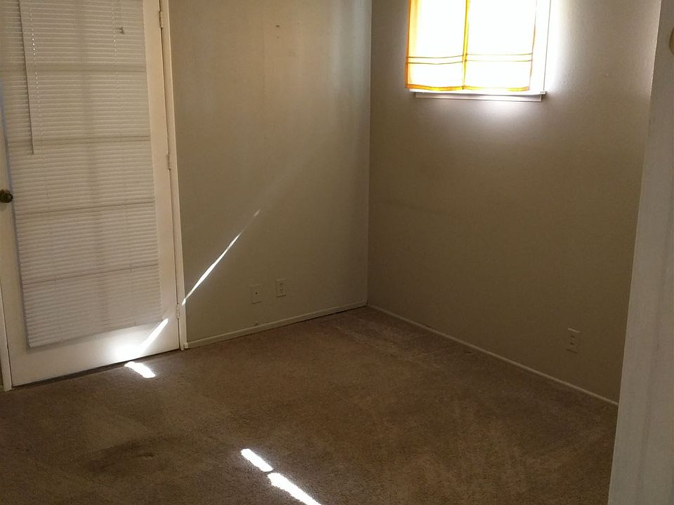 2nd image of 10162 Ascot Cir