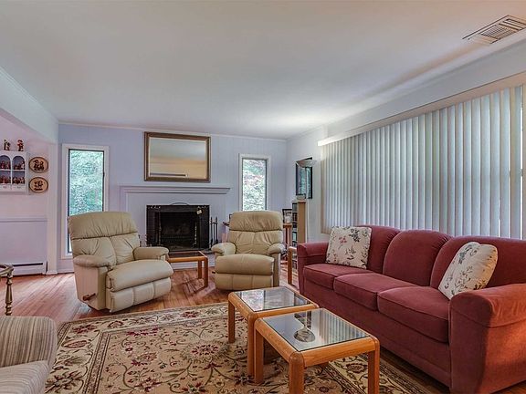 3rd image of 20 Archer Dr