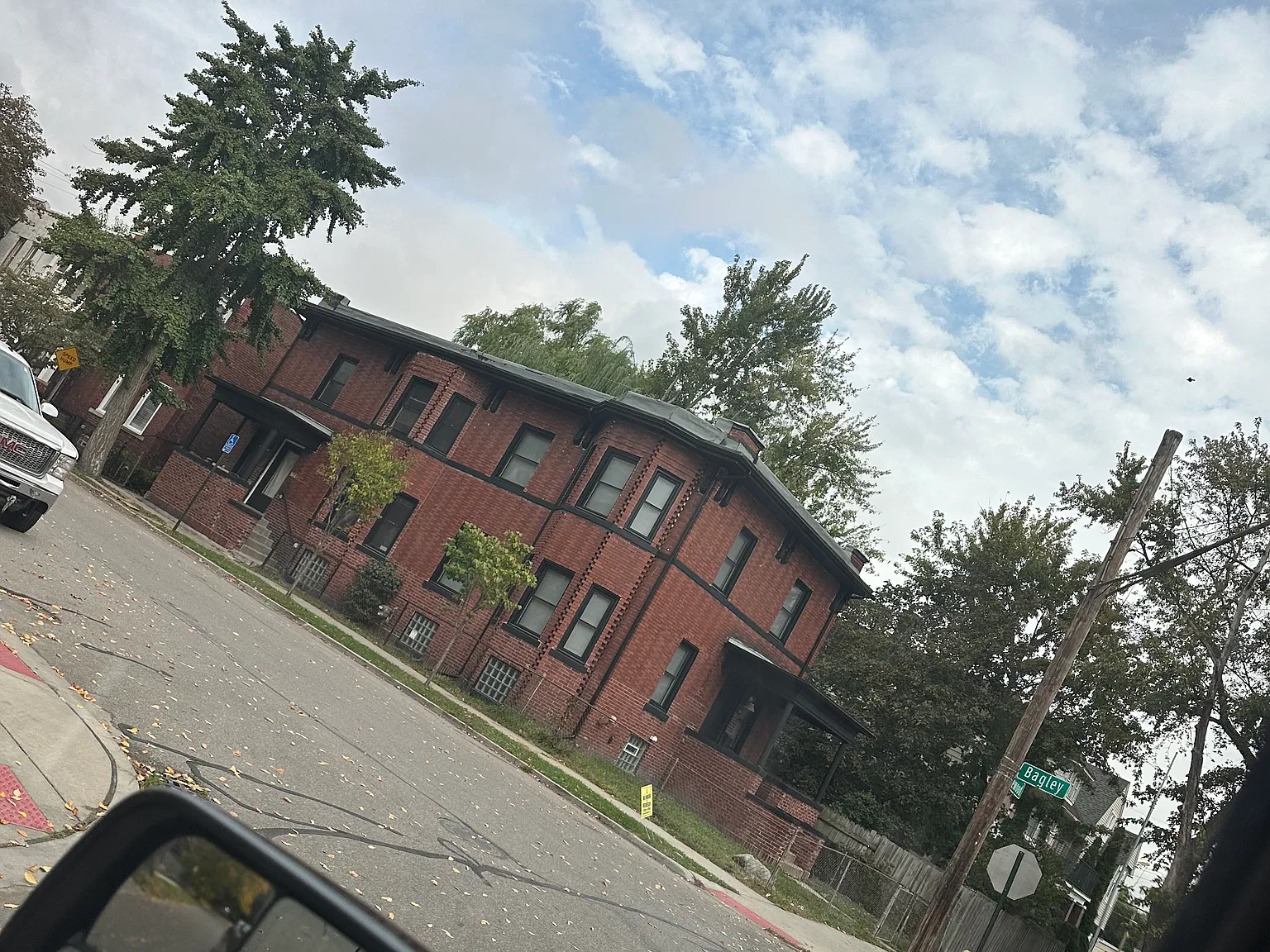 3 bed, 1200 sqft, $2,500 — Photo 1