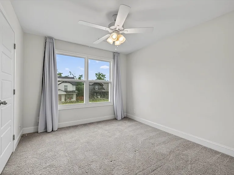 513 Herman Dr — Photo 32