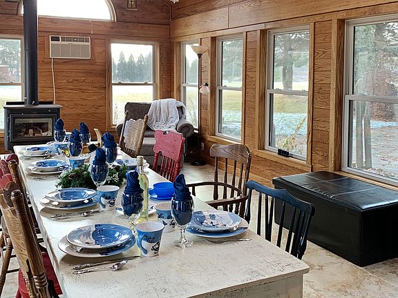 Sunroom/Dining Area 