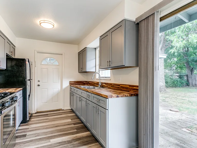 451 Kate Schenck Ave — Photo 6
