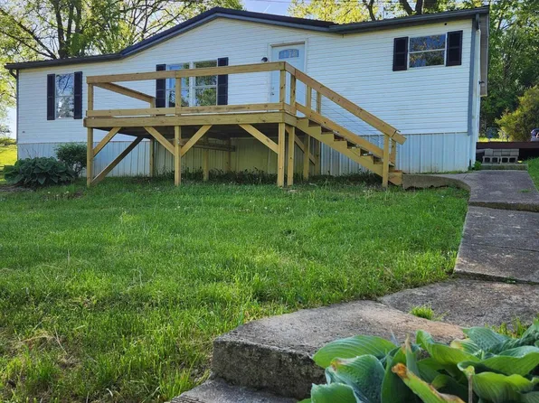 359 Garrett Ave, Brooksville, KY 41004