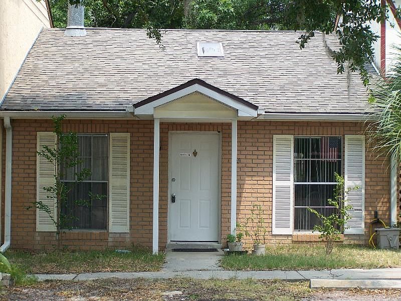 1st image of 625 W Oak Terrace Dr