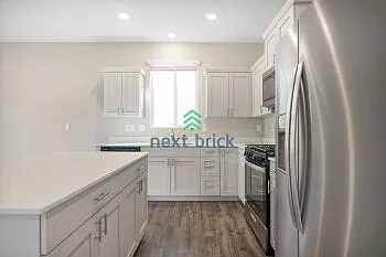 4209 Savannah Loop NE — Photo 2