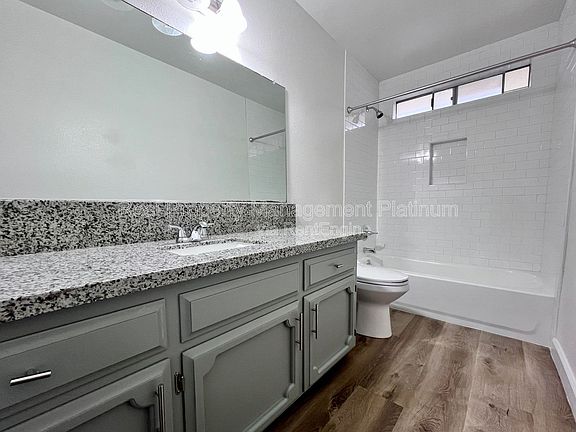 5th image of 529 E Escalon Ave