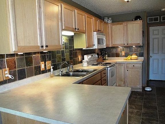 3rd image of 2458 Yellowstone Dr