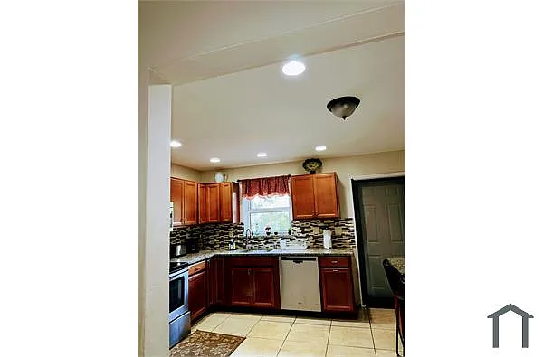 Building Photo - 1270 SW 11th Ave #B