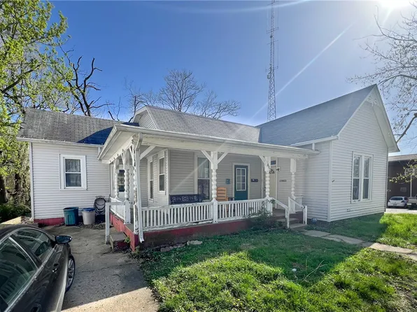 802 Van Buren Ave, Charleston, IL 61920