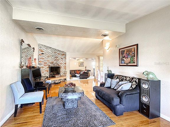 5th image of 820 Alfred Dr