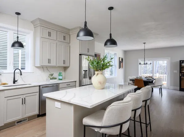12 Hayford Trl #17, Hanson, MA 02341
