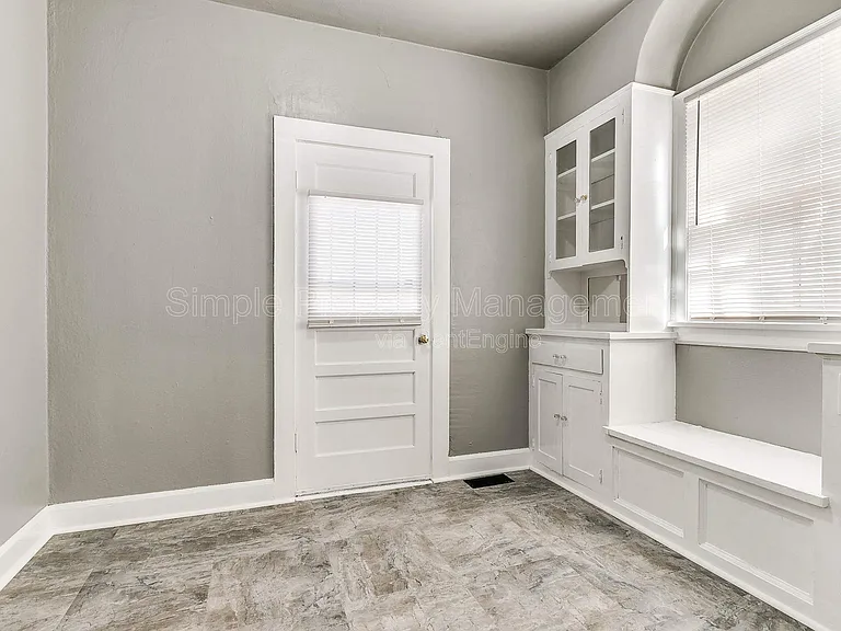 912 NE 21st St — Photo 7