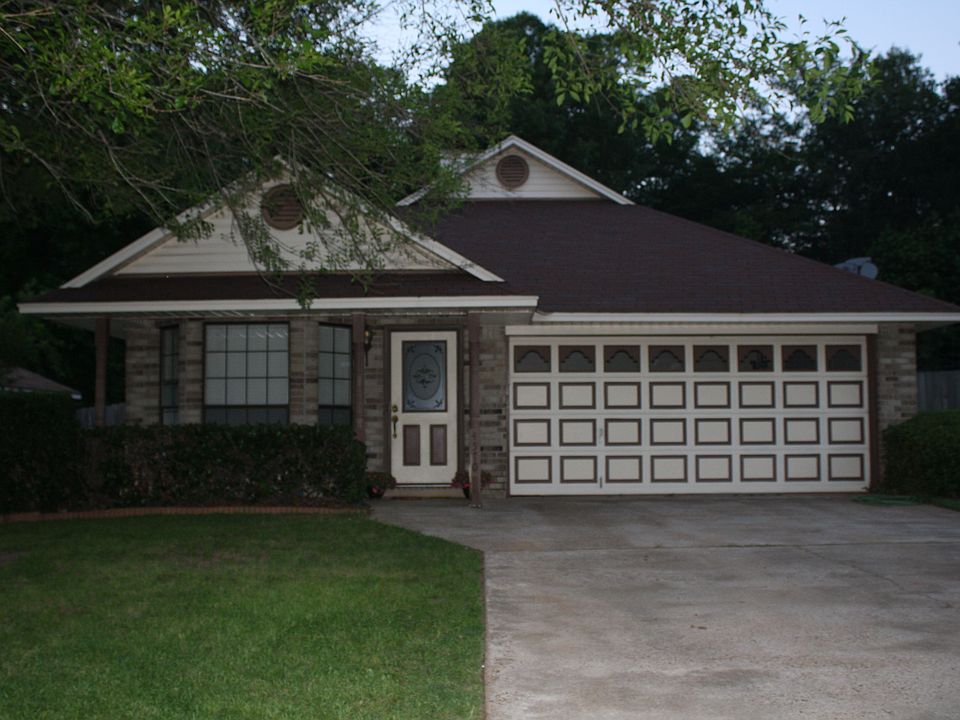 1st image of 4570 Pine Crest Dr
