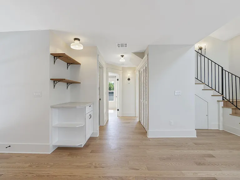 5634 Raber St — Photo 4
