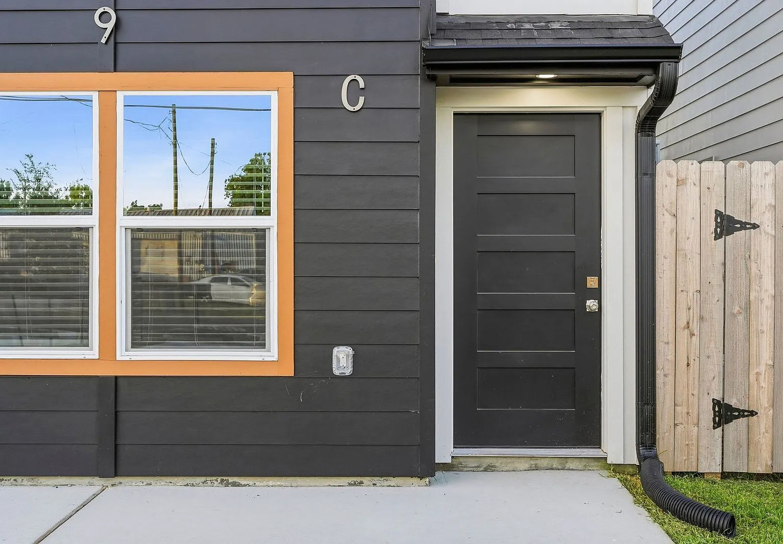 3 bed, 2.0 bath, 1130 sqft, $1,800 — Photo 4