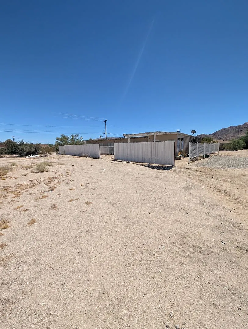 6637 Yucca Ave — Photo 2