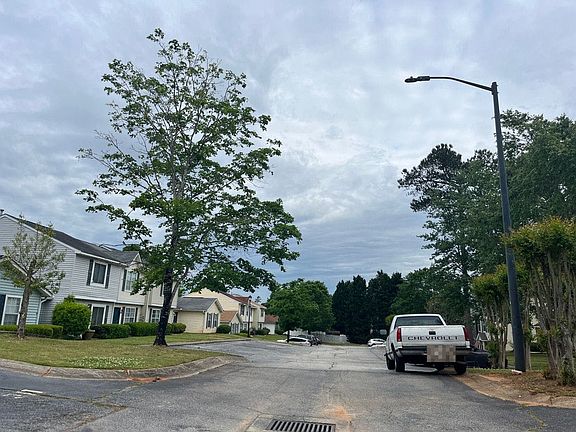 5th image of 306 Quincy Ave