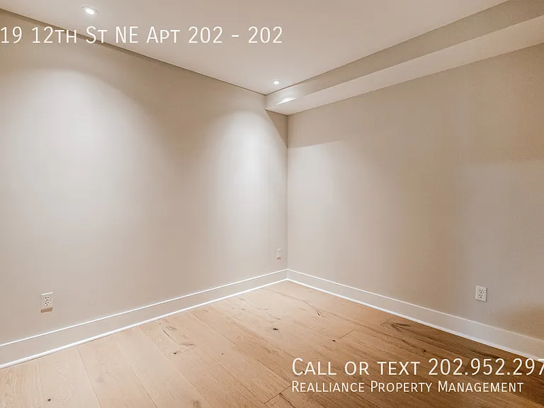 919 12th St NE #202 — Photo 7