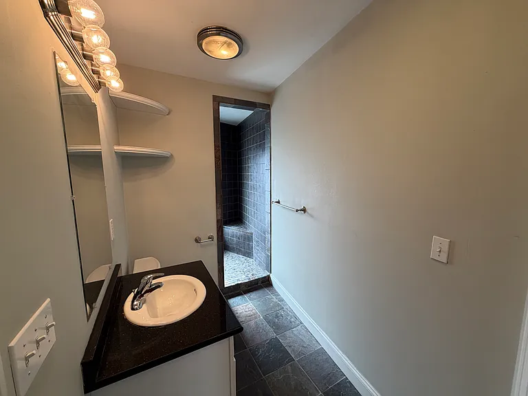 223 N Clinton St #1 — Photo 5