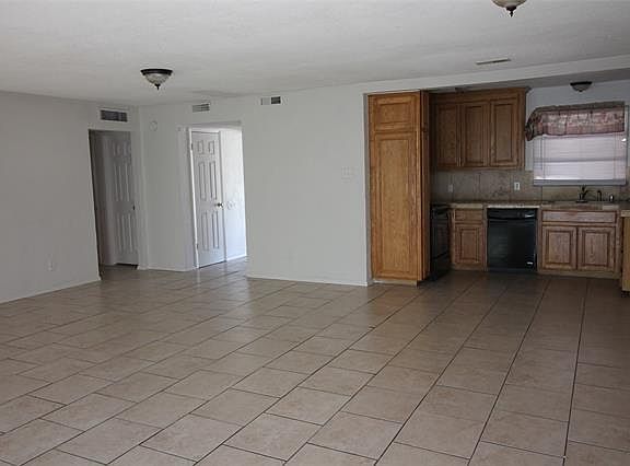 4th image of 5405 Waltham Ave