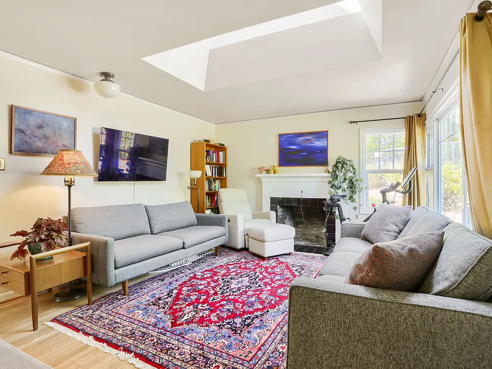 3041 SW Flower Ter
