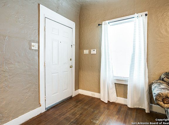 4th image of 1427 Hicks Ave