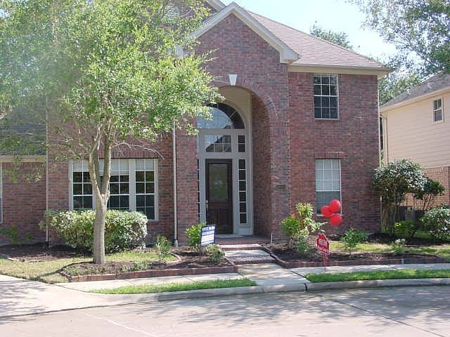 BEAUTIFUL & INVITING ENTRANCE