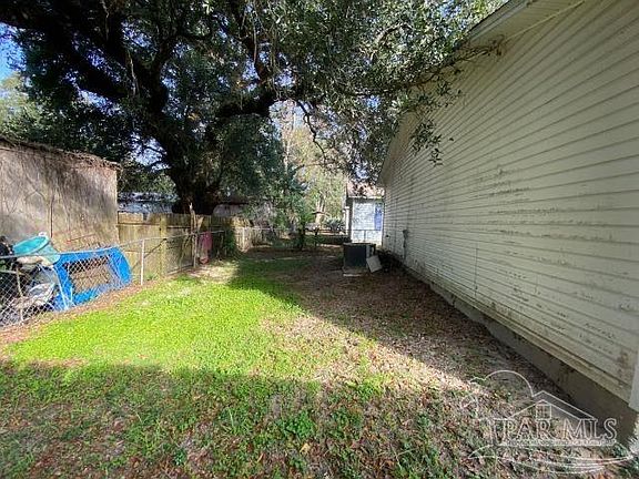 3rd image of 8433 Cherry Ave