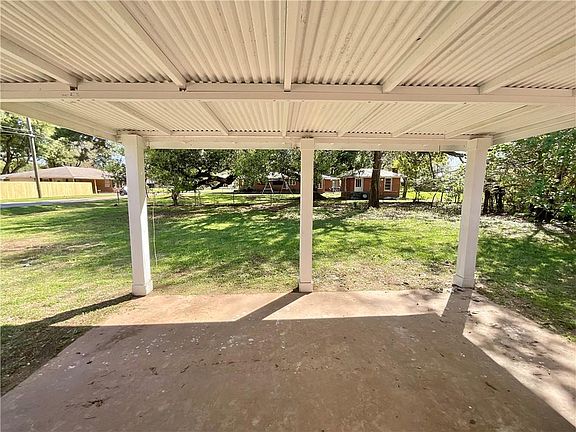 3rd image of 101 S Weir Ave