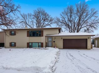 11 Linda Ln, Aberdeen, SD 57401