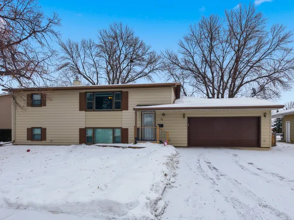 11 Linda Ln, Aberdeen, SD 57401