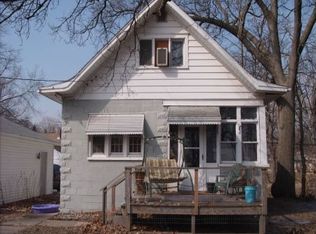 228 9th St, Silvis, IL 61282