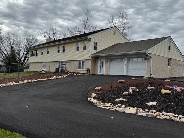 11 Williams Ln, Yardley, PA 19067