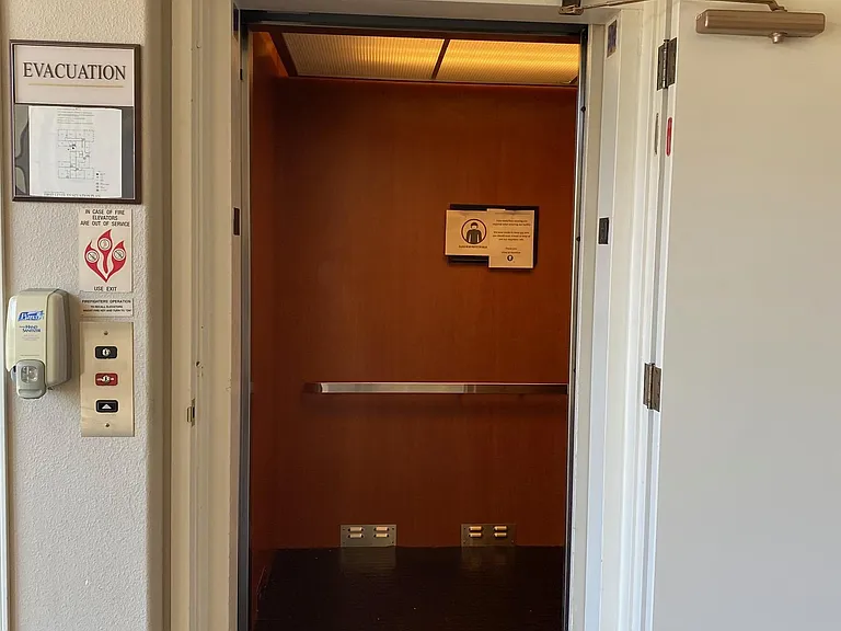 420 S Palm Dr — Photo 13