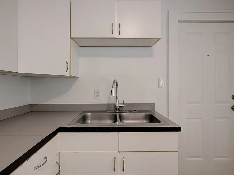 311 S Webster Ave #4 — Photo 5