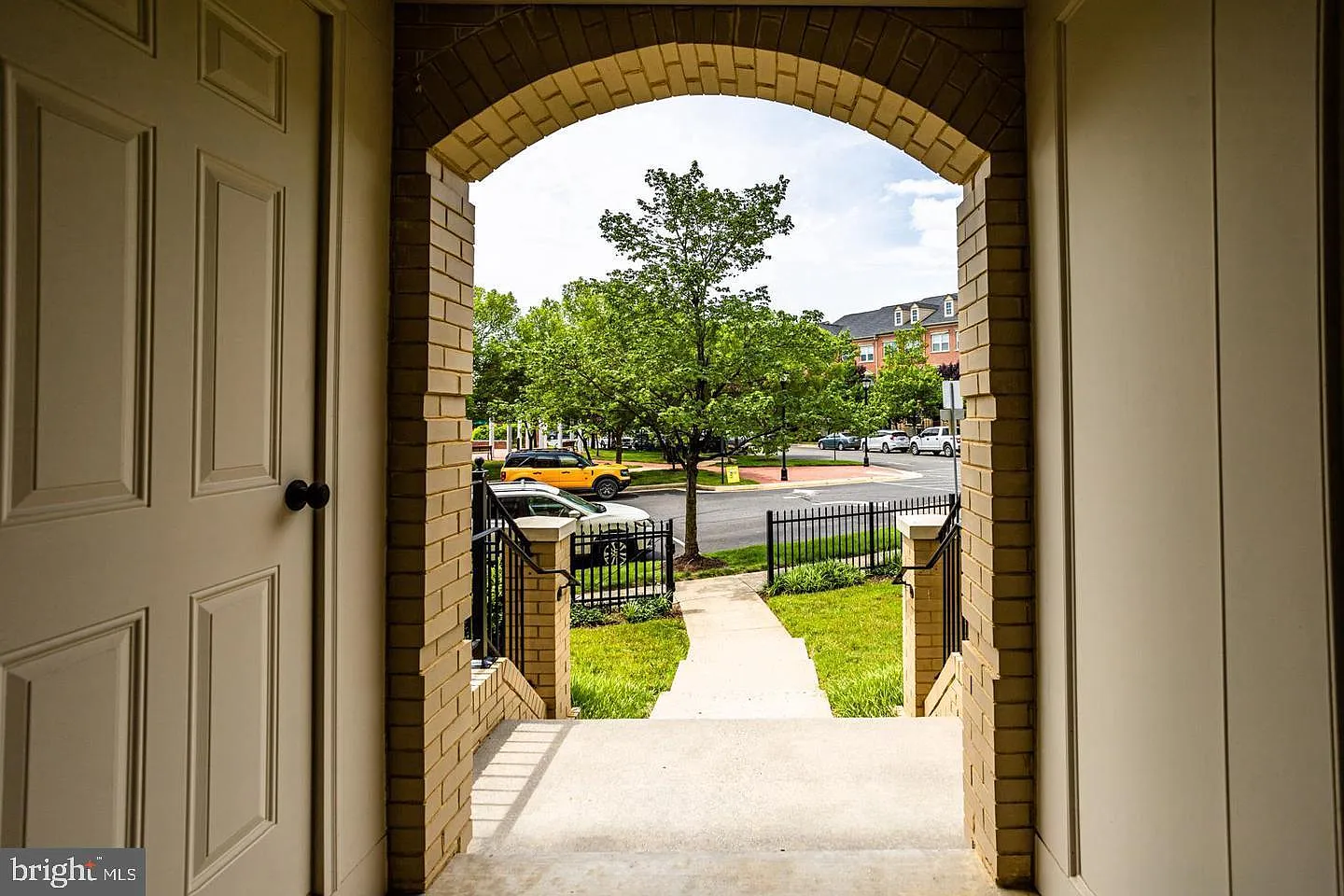 Madison Crescent — Photo 3