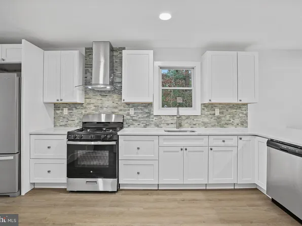 810 Railroad Dr, Little Egg Harbor, NJ 08087