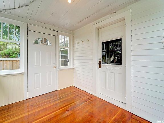 3rd image of 114 Main STREET E