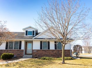 706 Rolling Oaks Dr, Onalaska, WI 54650