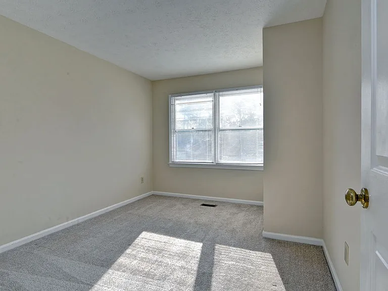 16 Natalie Dr — Photo 27