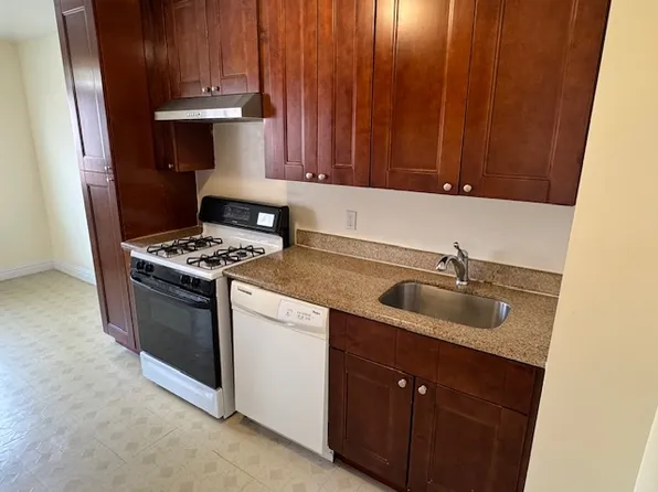 25-44 81st St #2, East Elmhurst, NY 11370