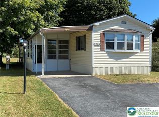 5905 Glencrest Blvd, Slatington, PA 18080