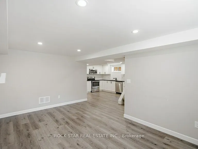 43 Maitland St #LOWER — Photo 7